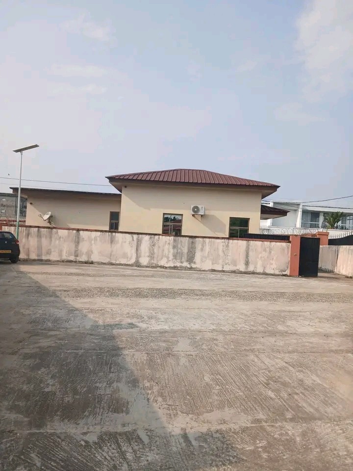 VILLA / LOCATION 