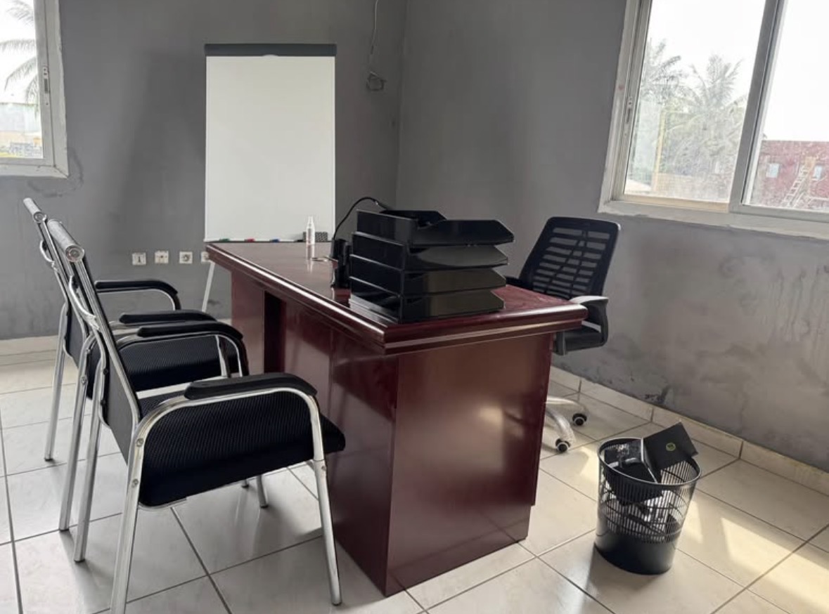 4 Bureaux meublés à Ambowé 