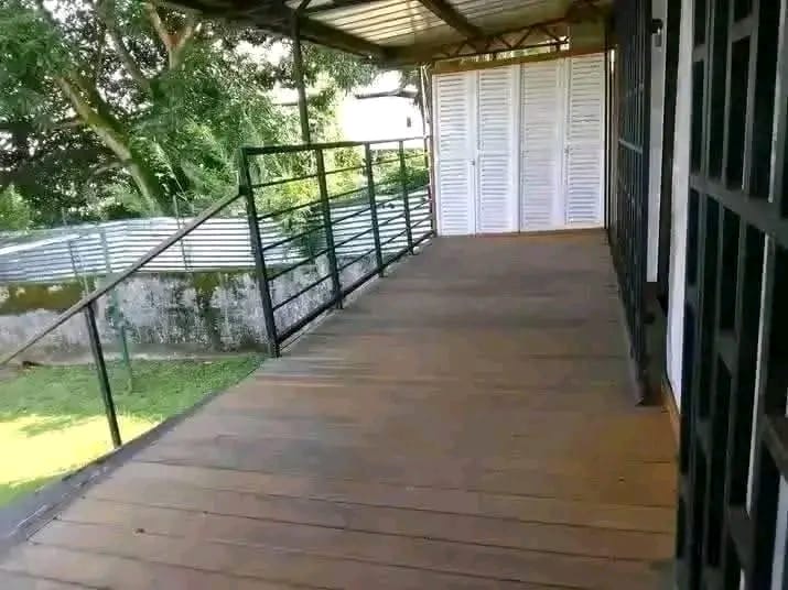 LOCAL COMMERCIAL / LOCATION 