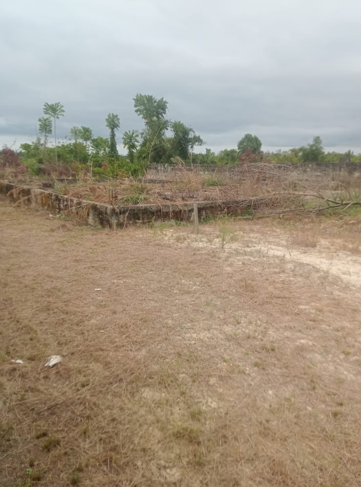 TERRAIN A VENDRE