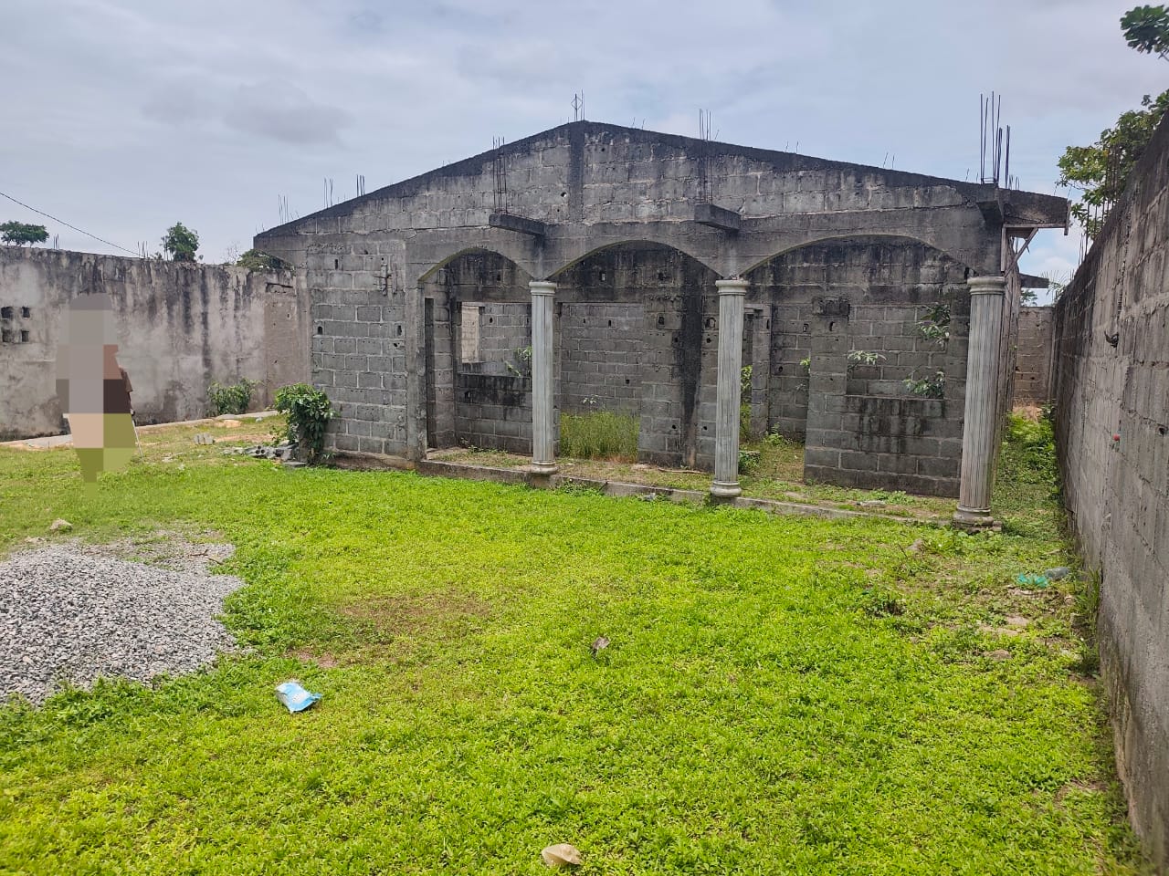 TERRAIN A VENDRE