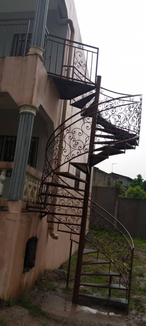 BÂTIMENT R+1 A VENDRE 