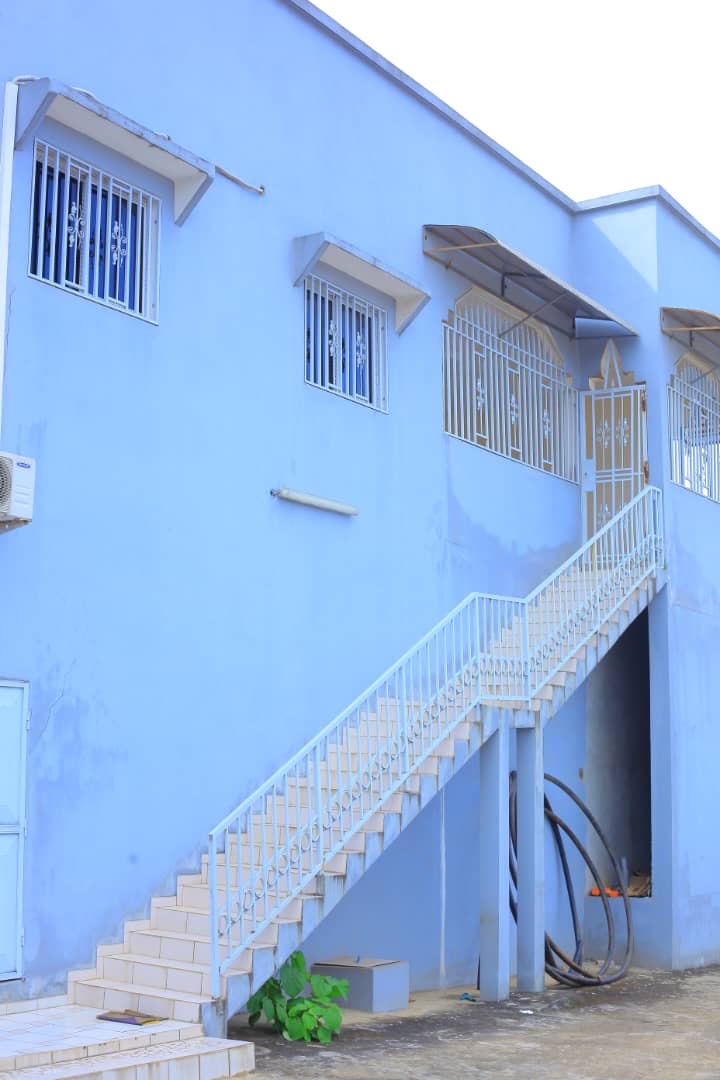 9 DÉPÔT ET BUREAU / VENTE 