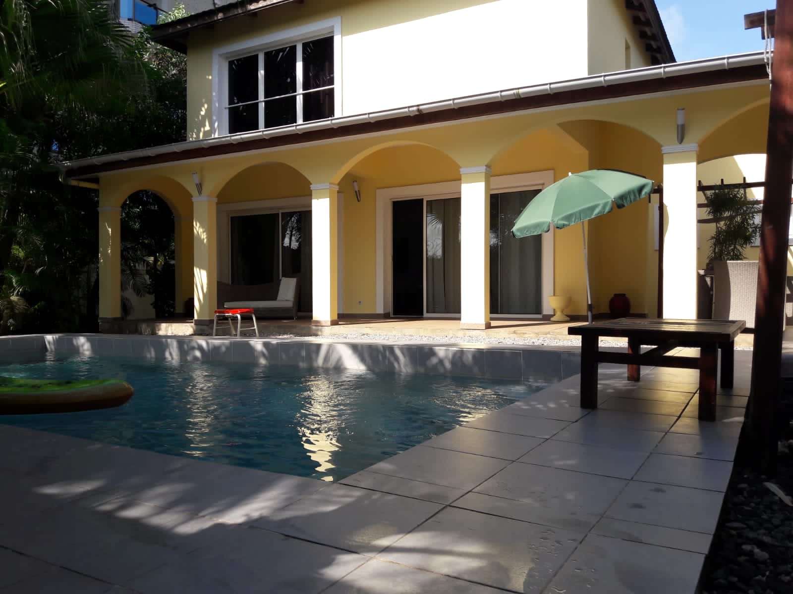 VILLA MEUBLÉ / VENTE 