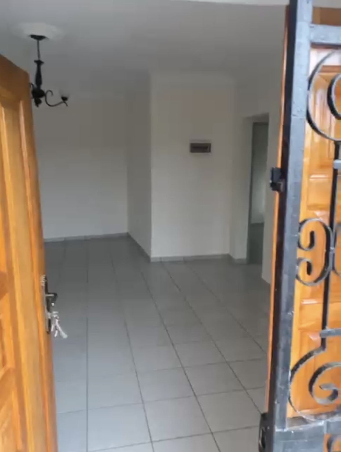 APPAREMMENT /LOCATION 