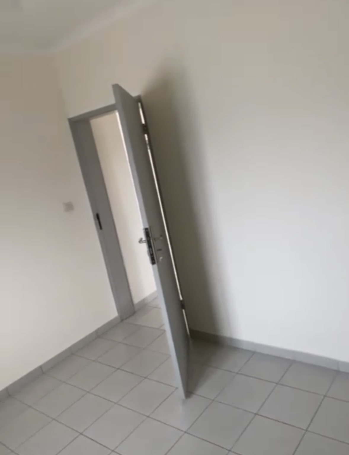 APPAREMMENT /LOCATION 