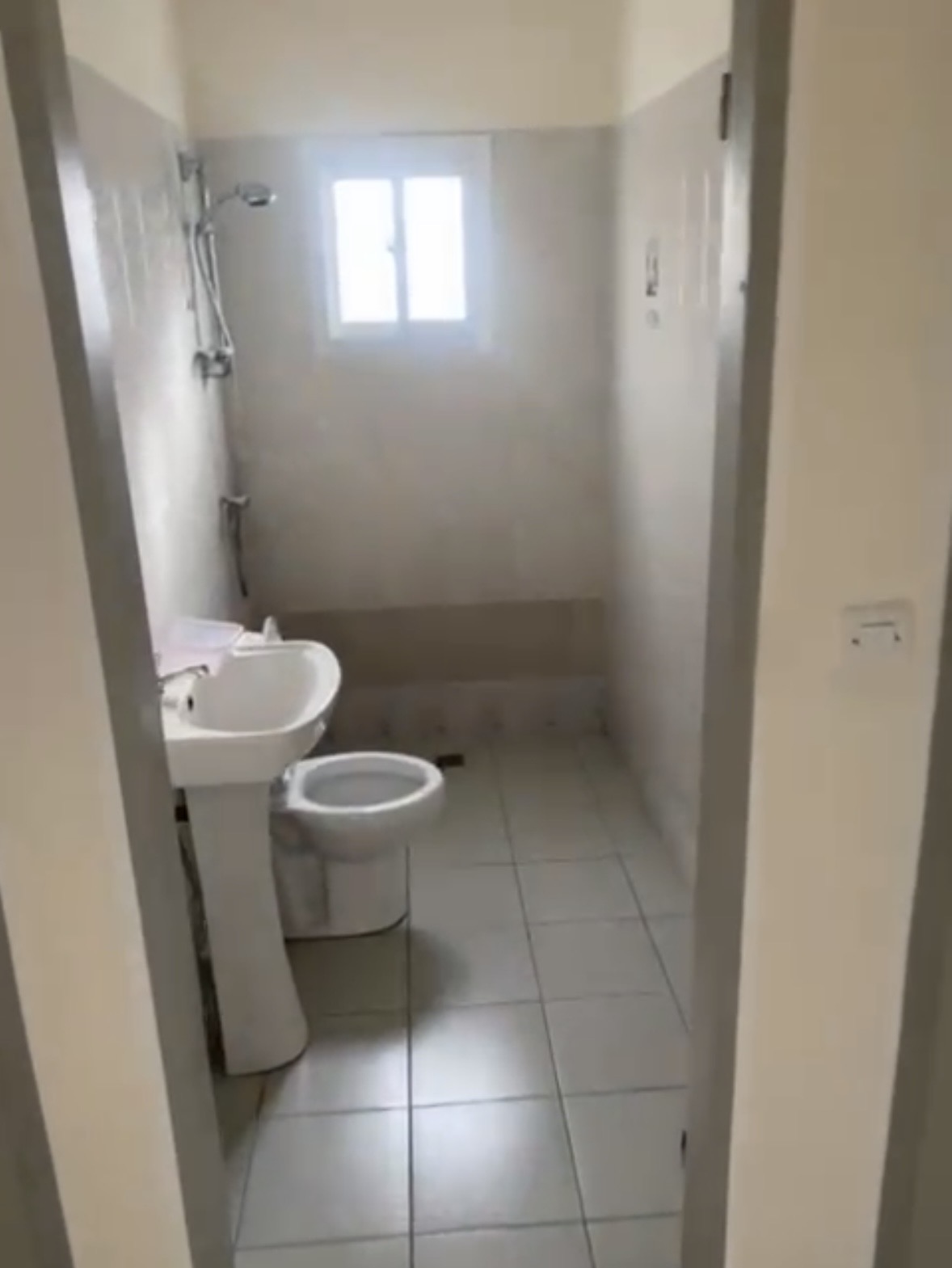 APPAREMMENT /LOCATION 