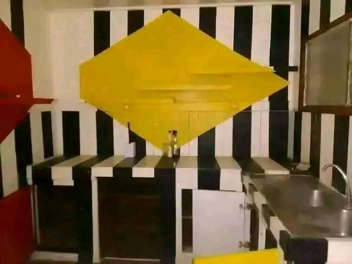 LOCAL COMMERCIAL / LOCATION 