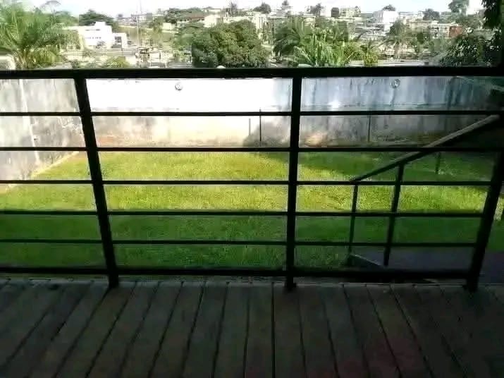 LOCAL COMMERCIAL / LOCATION 