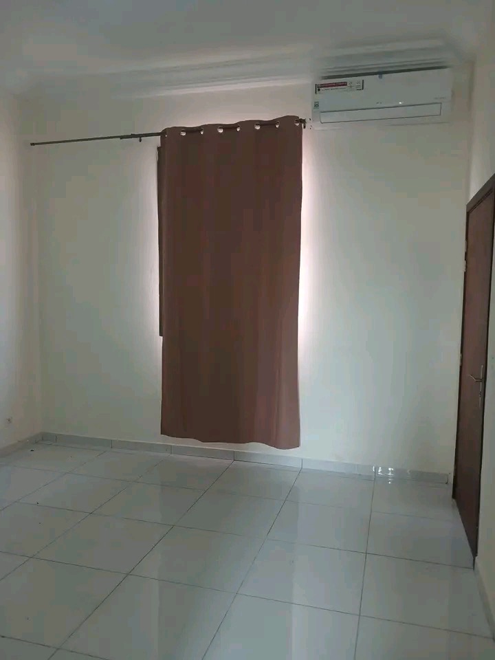 VILLA / LOCATION 