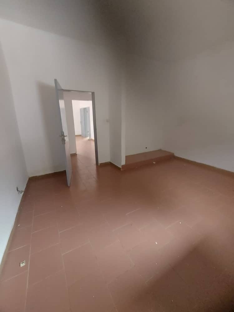 APPAREMMENT À LOUER 