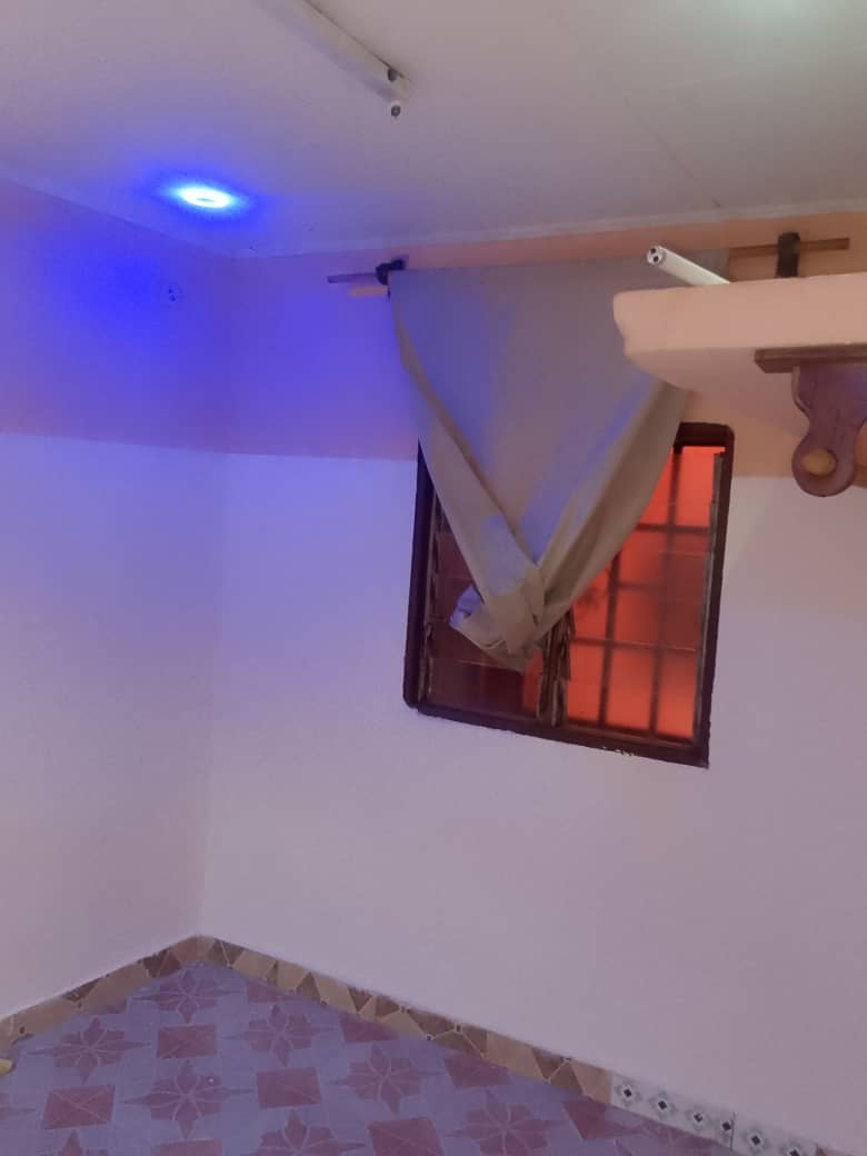 CHAMBRE AMÉRICAINE À LOUER 
