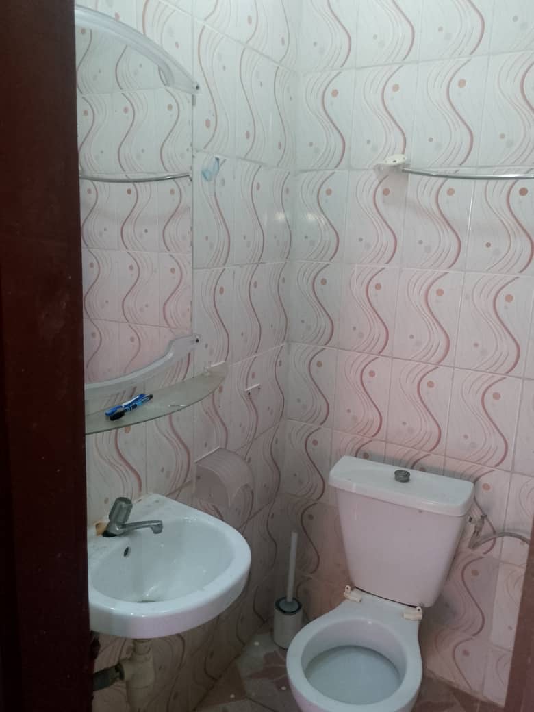 CHAMBRE AMÉRICAINE À LOUER 