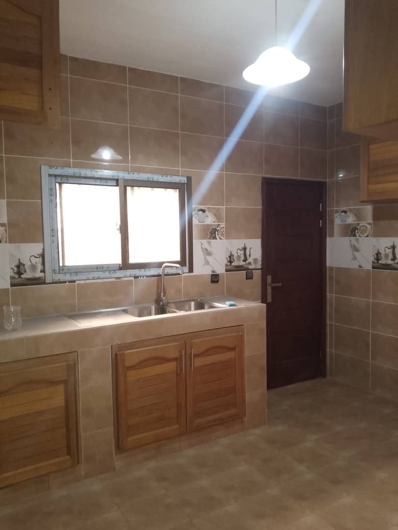 APPARTEMENT À LOUER 