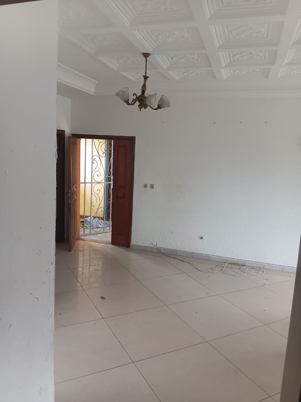 APPARTEMENT À LOUER 