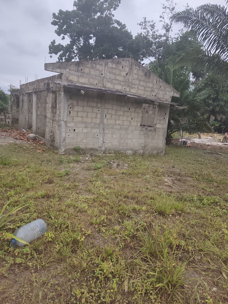 TERRAIN A VENDRE