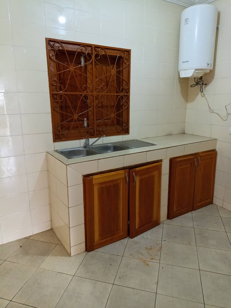 APPARTEMENT À LOUER 