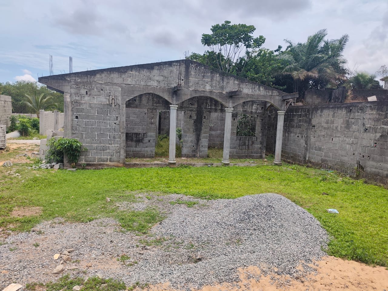 TERRAIN A VENDRE