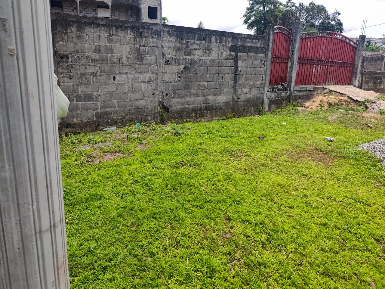 TERRAIN A VENDRE