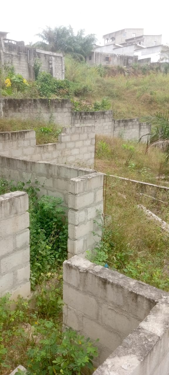 TERRAIN A VENDRE