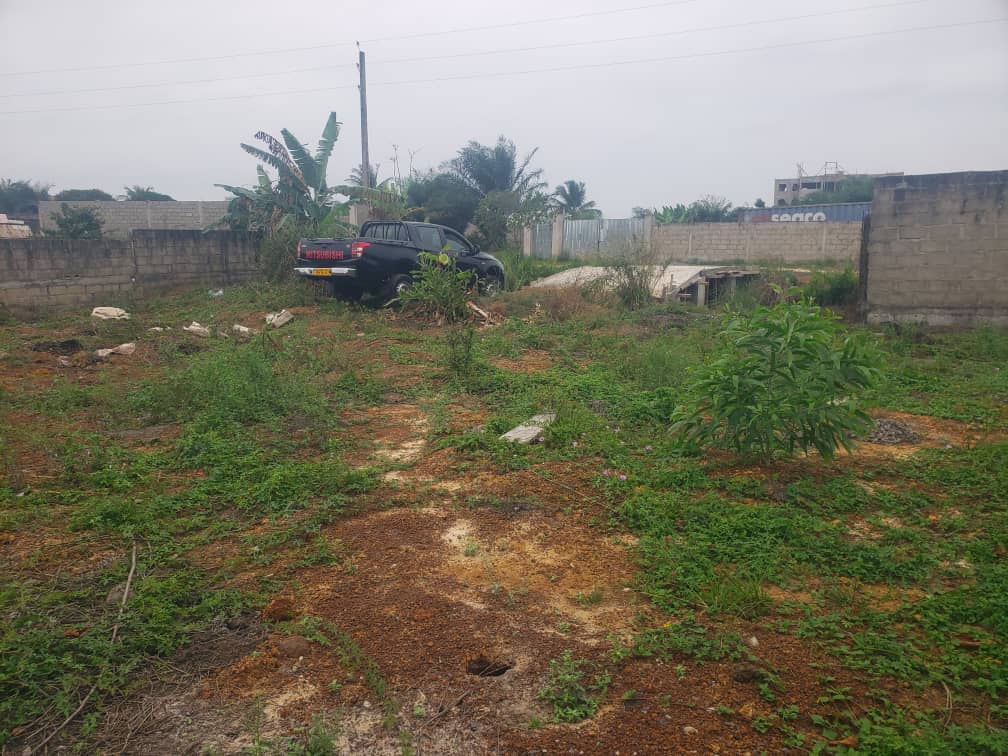 TERRAIN A VENDRE