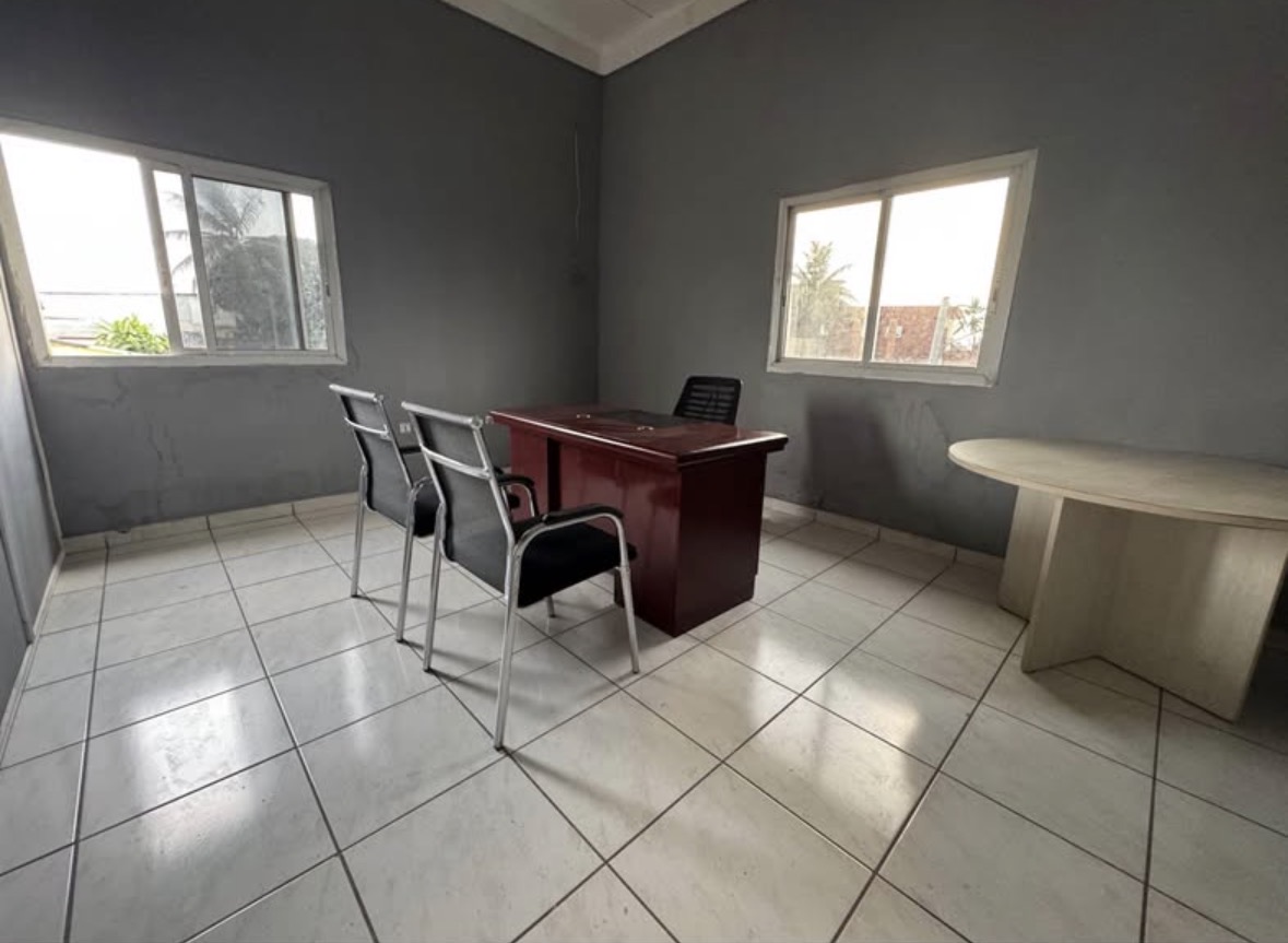 Bureau, meublé clé en main